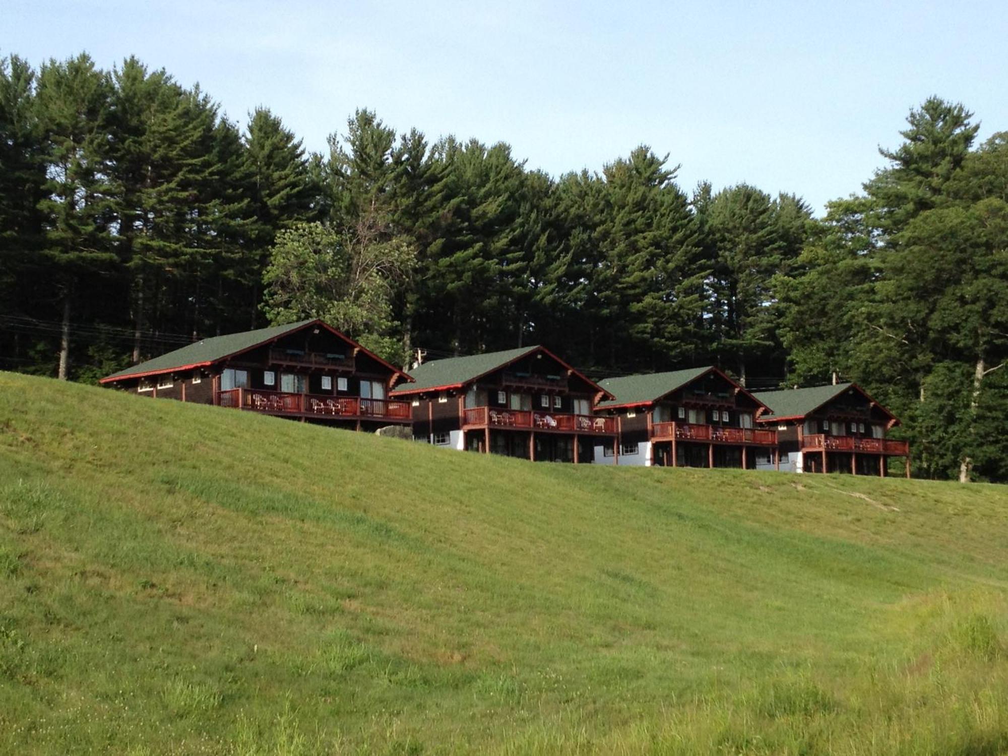 Swiss Chalets Village Inn Норт-Конвей Экстерьер фото