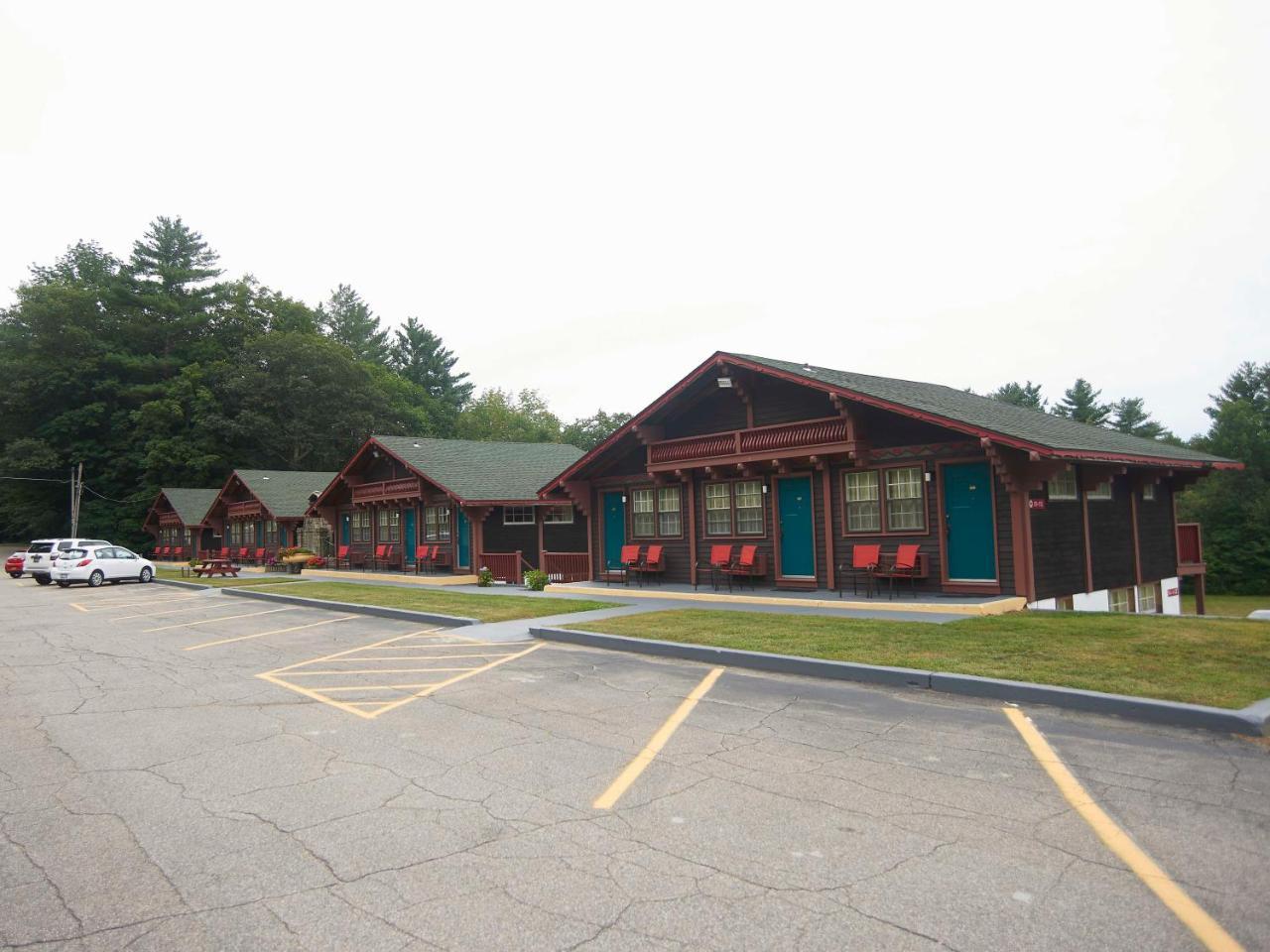 Swiss Chalets Village Inn Норт-Конвей Экстерьер фото