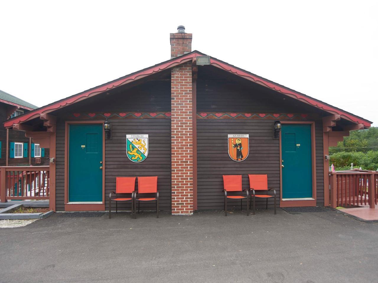 Swiss Chalets Village Inn Норт-Конвей Экстерьер фото