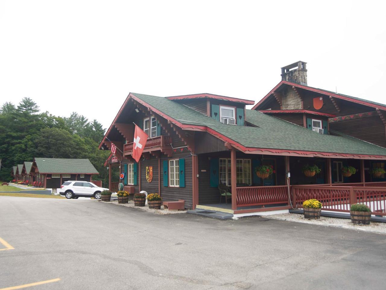 Swiss Chalets Village Inn Норт-Конвей Экстерьер фото