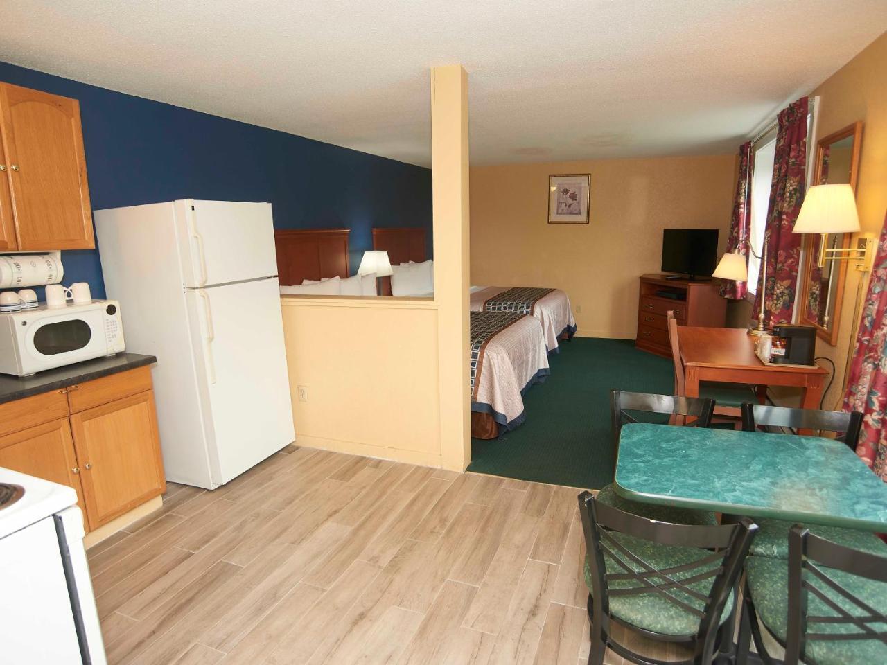 Swiss Chalets Village Inn Норт-Конвей Экстерьер фото